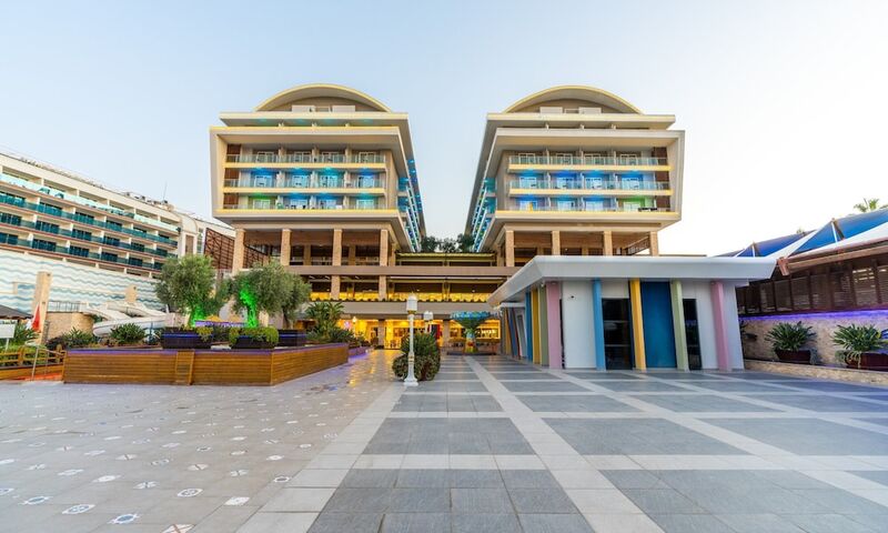 Adenya Hotel & Resort 